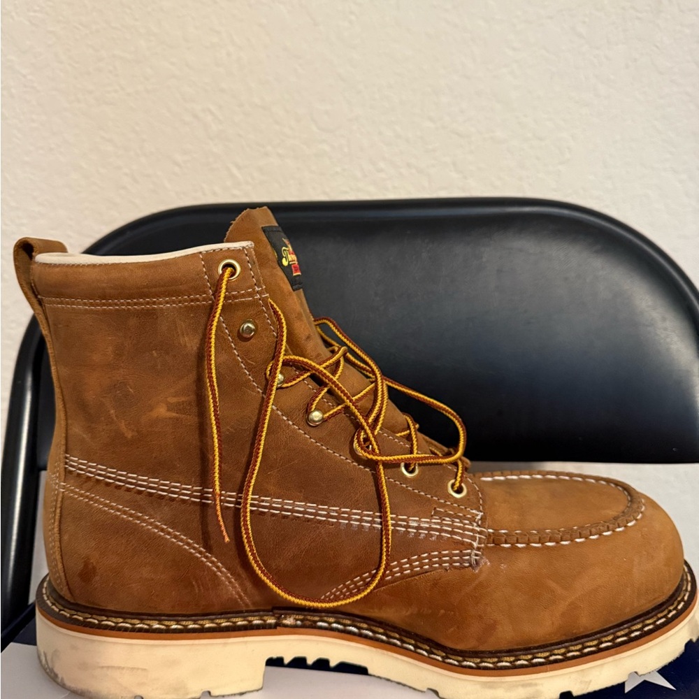Thorogood steel toe boots in great condition size 11 EE